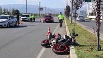 Motosiklet yayaya çarptı: 2 yaralı - ERZİNCAN