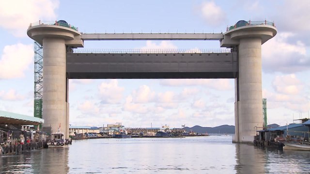 쓰나미 막는다 국내 첫 지진해일 방지시설 / YTN