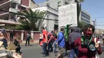 Detienen a policía por caída de menor en Chile y manifestantes chocan con fuerzas del orden