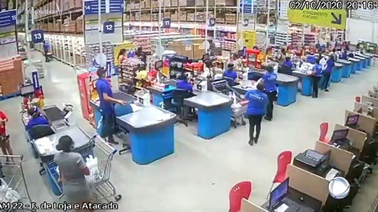 Colapsan las góndolas de un supermercado en Brasil: 1 muerto y 4 heridos