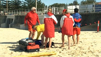 Australians flock to coastline as weather warms