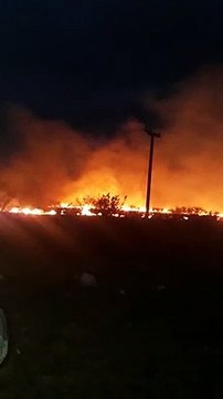 Fuerte incendio en Ruta 11 en la zona lindante a la fábrica López Hnos