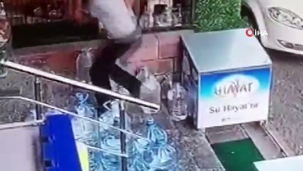 Poğaça hırsızı kameraya böyle yakalandı
