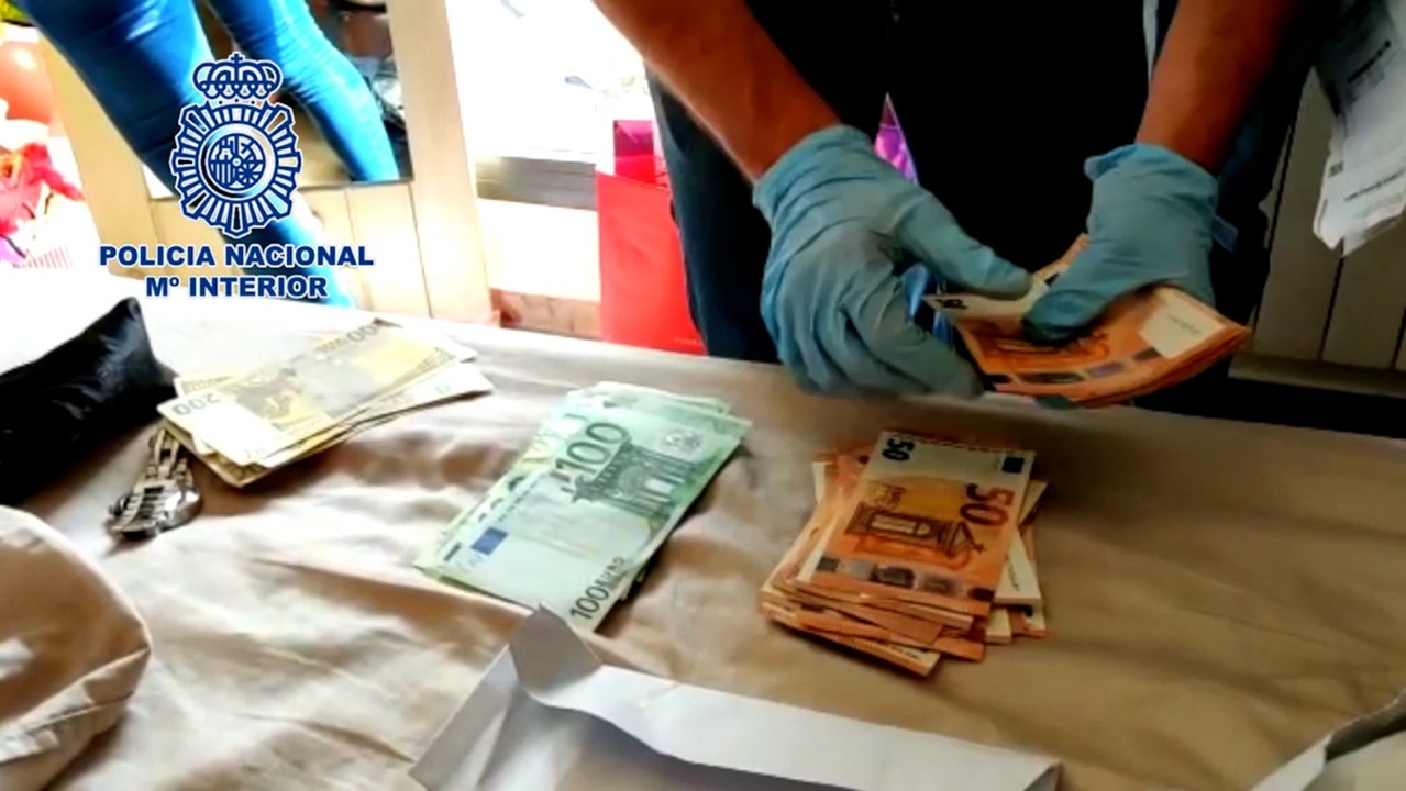 Detienen a 10 personas que controlaban tres locales de prostitución en Alicante