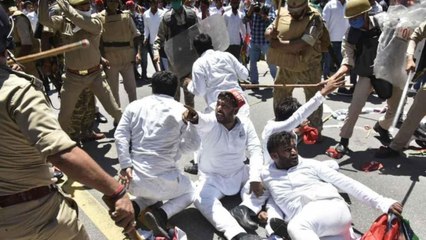 Télécharger la video: Hathras: Police lathi charge on SP workers