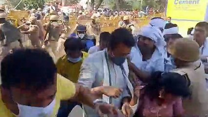 UP: पीड़ित परिवार से मिलने जा रहे RLD नेता जयंत चौधरी पर लाठीचार्ज