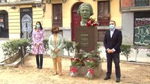 Homenaje de miembros del PSOE a Clara Campoamor