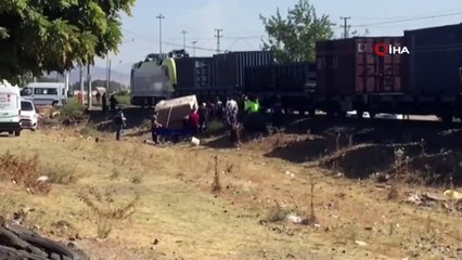 Yük treni kamyonu biçti