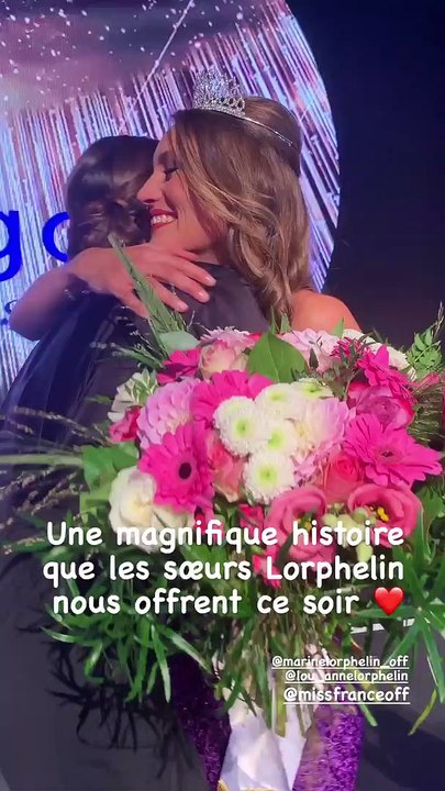Marine Lorphelin rejoint sa soeur Lou-Anne sur scène, après qu'elle a été sacrée Miss Bourgogne 2020 à Châlon-sur-Saône le 3 octobre 2020.