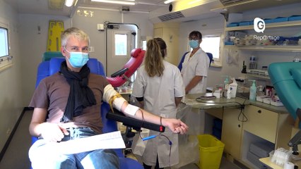 Reportage - Réserves de sang au plus bas : l'EFS de Grenoble organise des collectes mobiles