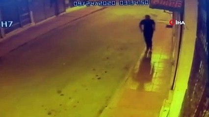 Vatandaşların ceplerini jiletle keserek hırsızlık yapan zanlı yakalandı