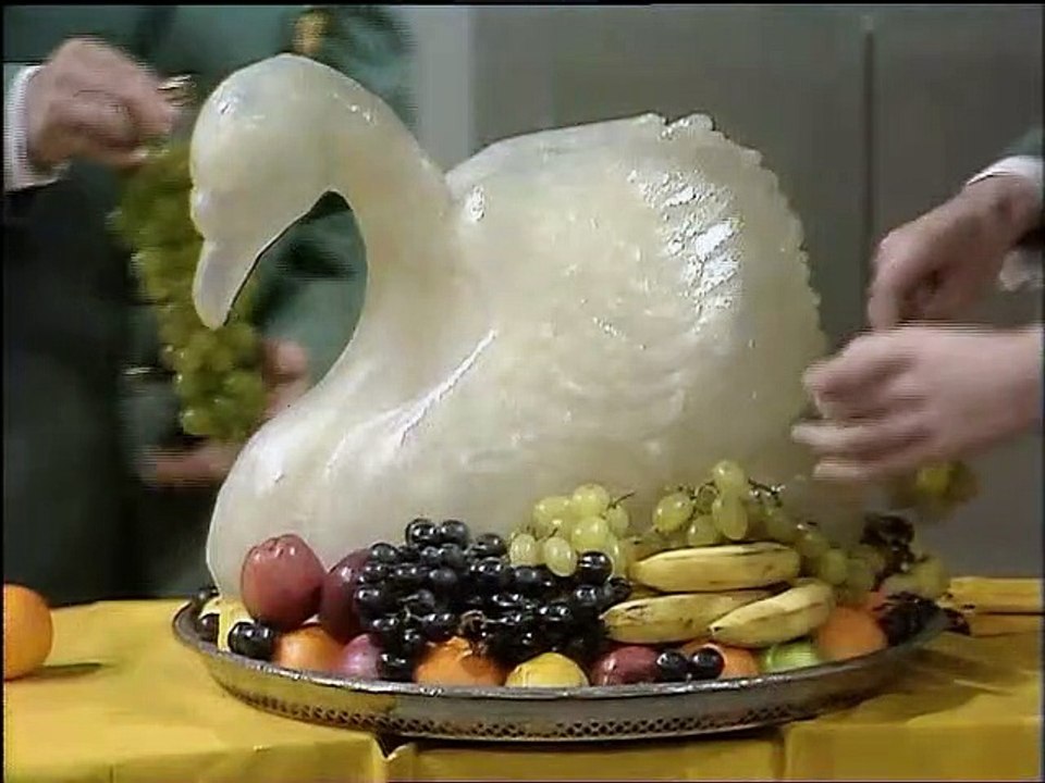Room Service S01E06