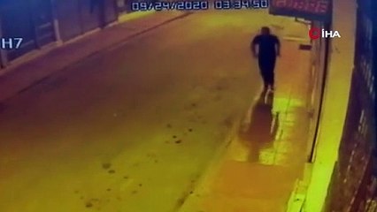 Vatandaşların ceplerini jiletle keserek hırsızlık yapan zanlı yakalandı