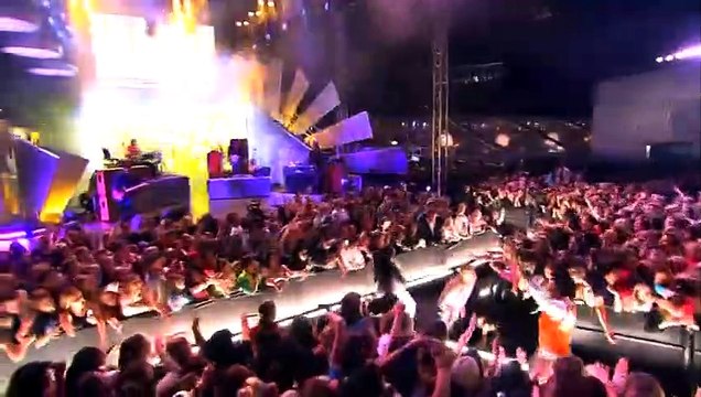 Black Eyed Peas - Don't Phunk With My Heart (Live @ Much Music Video Awards 2005) (2005/06/19) 480p