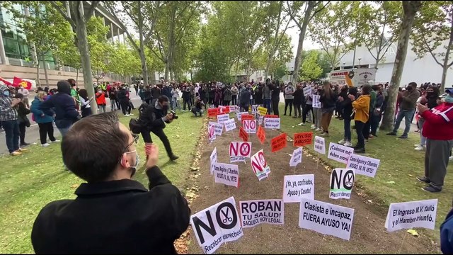 İspanya'da artan Kovid-19 vakaları nedeniyle getirilen kısıtlamalar protesto edildi - MADRİD