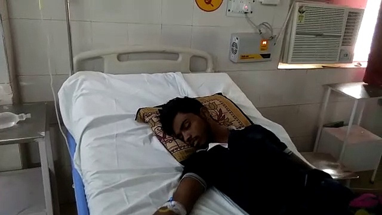 युवक व जहर खुरानी का शिकार जिला अस्पताल में हुआ भर्ती