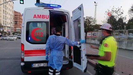 Otomobili ile drift yapan sürücü otobüs durağına daldı: 3 yaralı