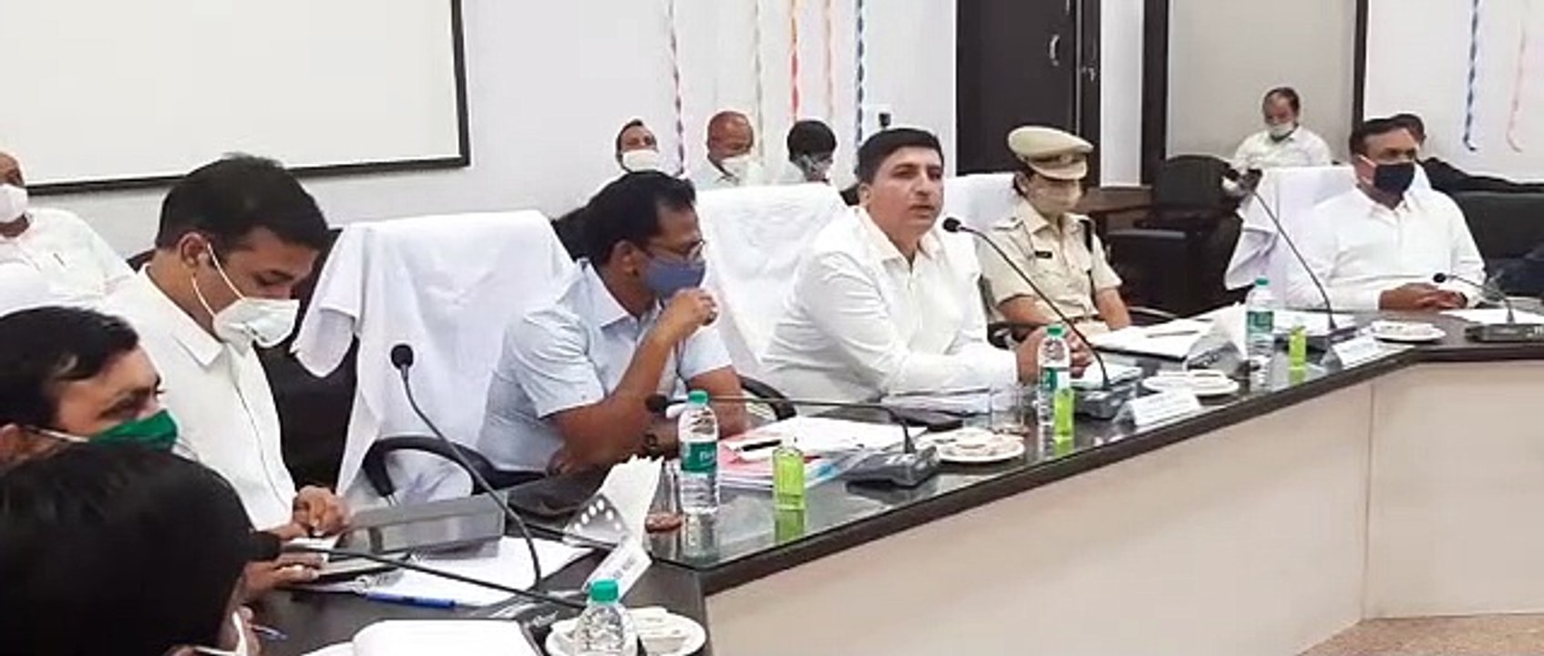 - जिला प्रभारी मंत्री हरीश चौधरी ने अधिकारियों...