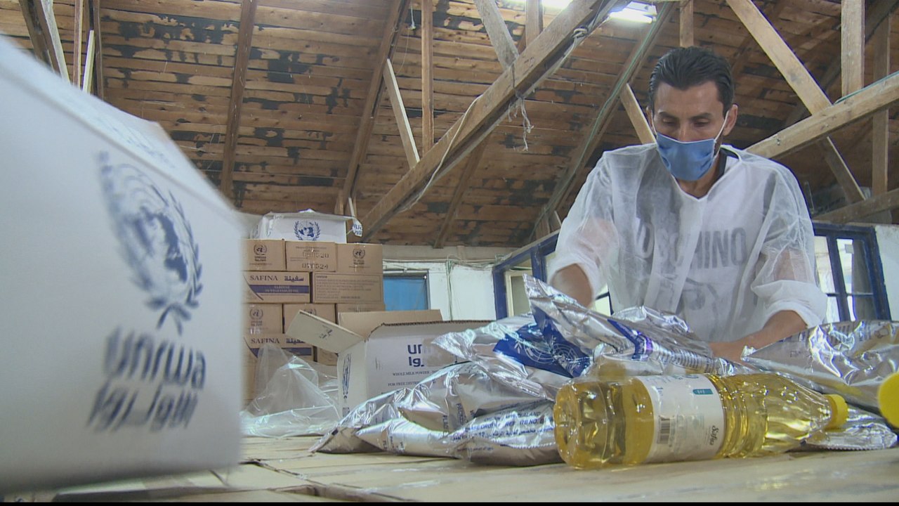 UN refugee agency uses Gaza schools to distribute food