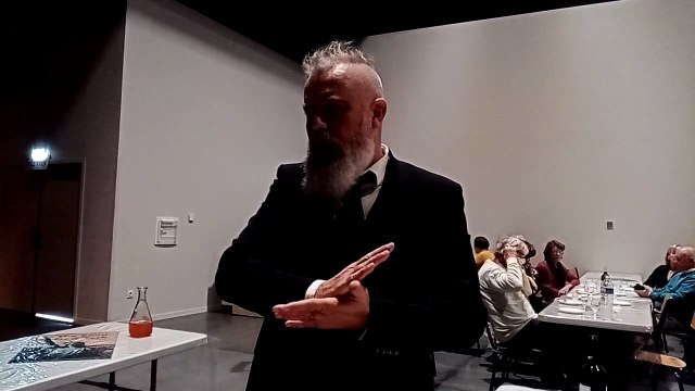 Alain Guyard, philosophe-écrivain-forain, aux Embuscades à Cossé-le-Vivien en Mayenne : il faut se préparer à la fin du capitalisme ...