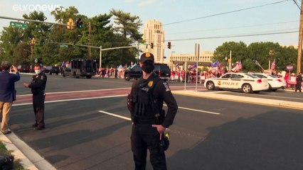 Ο Τραμπ έκανε βόλτα με το αμάξι για να χαιρετίσει τον κόσμο!