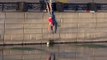 - Rusya'da nehre düşen topu kurtarmak isteyen gençlerin operasyonu viral oldu- Köprüden sarkıtılan genç nehre düştü