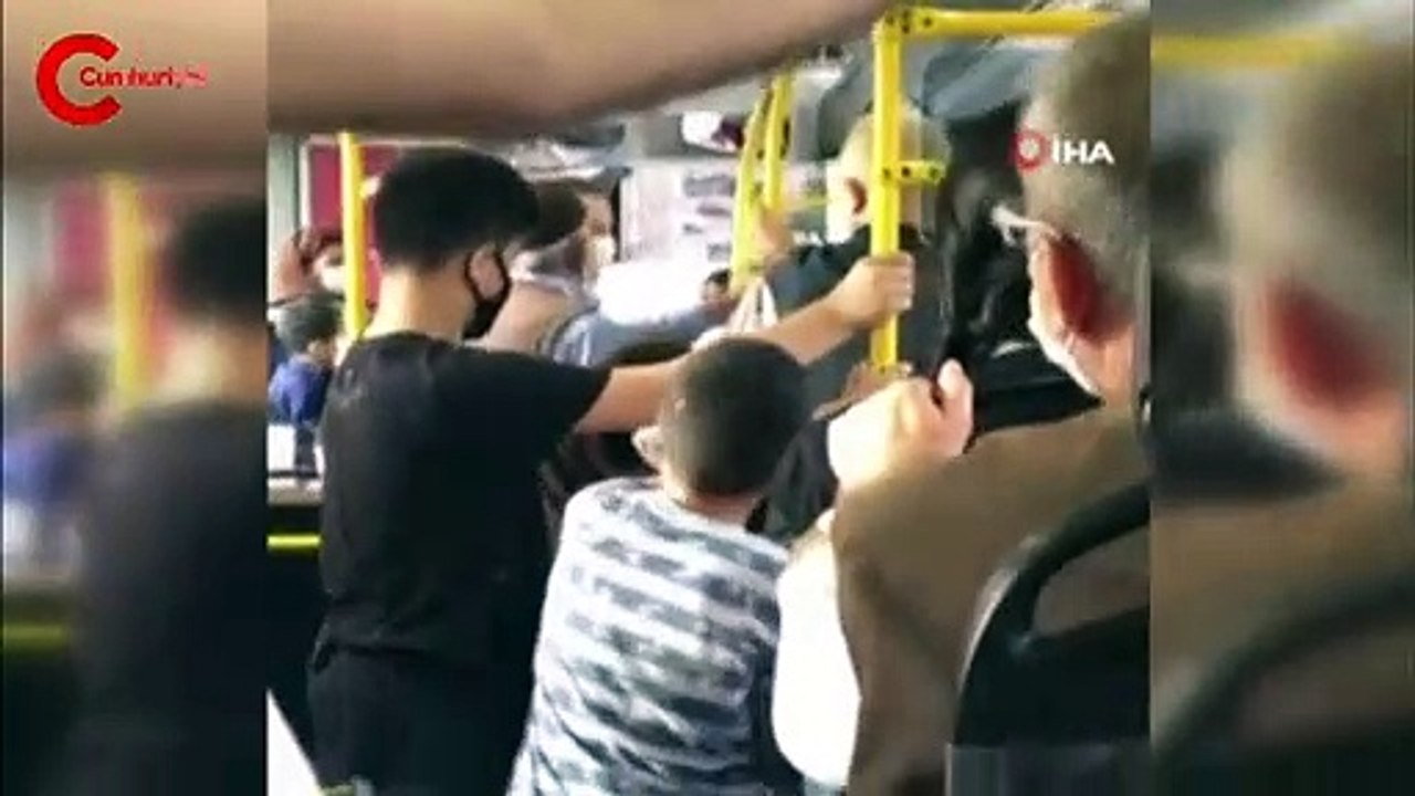 Otobüste tükürüklü tokatlı maske kavgası kamerada
