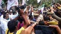 हाथरस गए जयंत चौधरी पर लाठीचार्ज के खिलाफ आरएलडी का प्रदर्शन, पुलिस ने कार्यकर्ताओं पर बरसाईं लाठिया