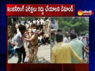 హైదరాబాద్: జేఎన్టీయూ వద్ద విద్యార్థుల ఆందోళన