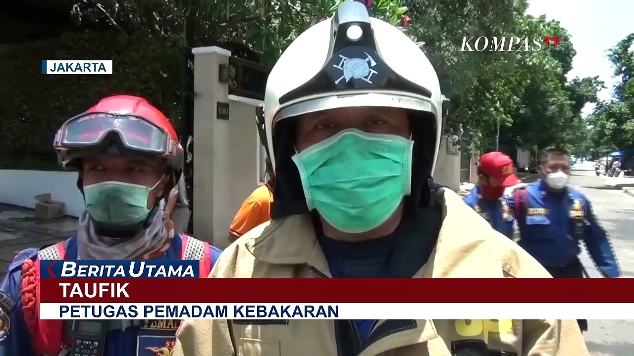 Mobil Mini Cooper Terbakar Saat Dipanaskan di Garasi