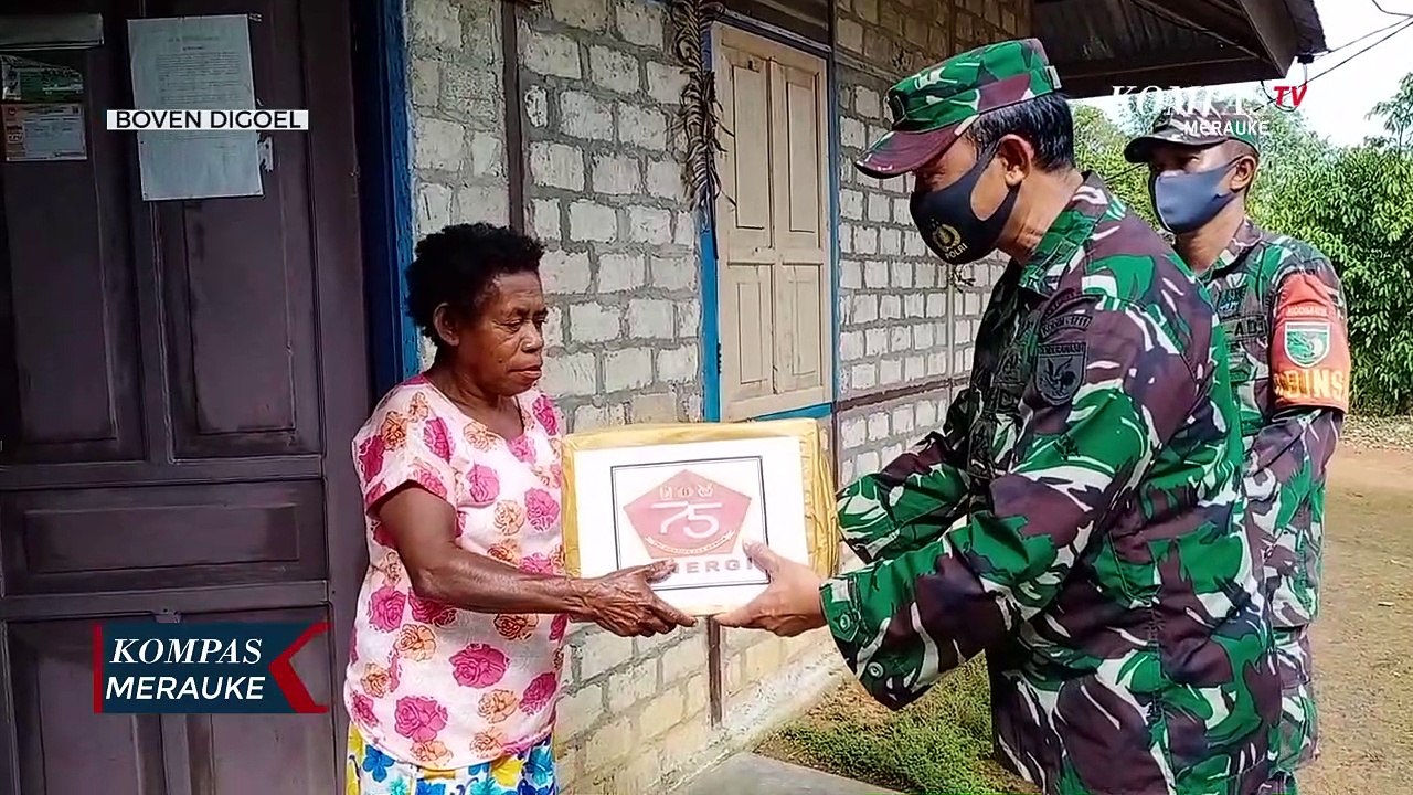 Peringati HUT TNI Ke 75, Satgas TMMD Gelar Baksos Bagi Sembako