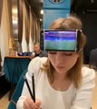 Regarder un match de foot au restaurant avec sa copine