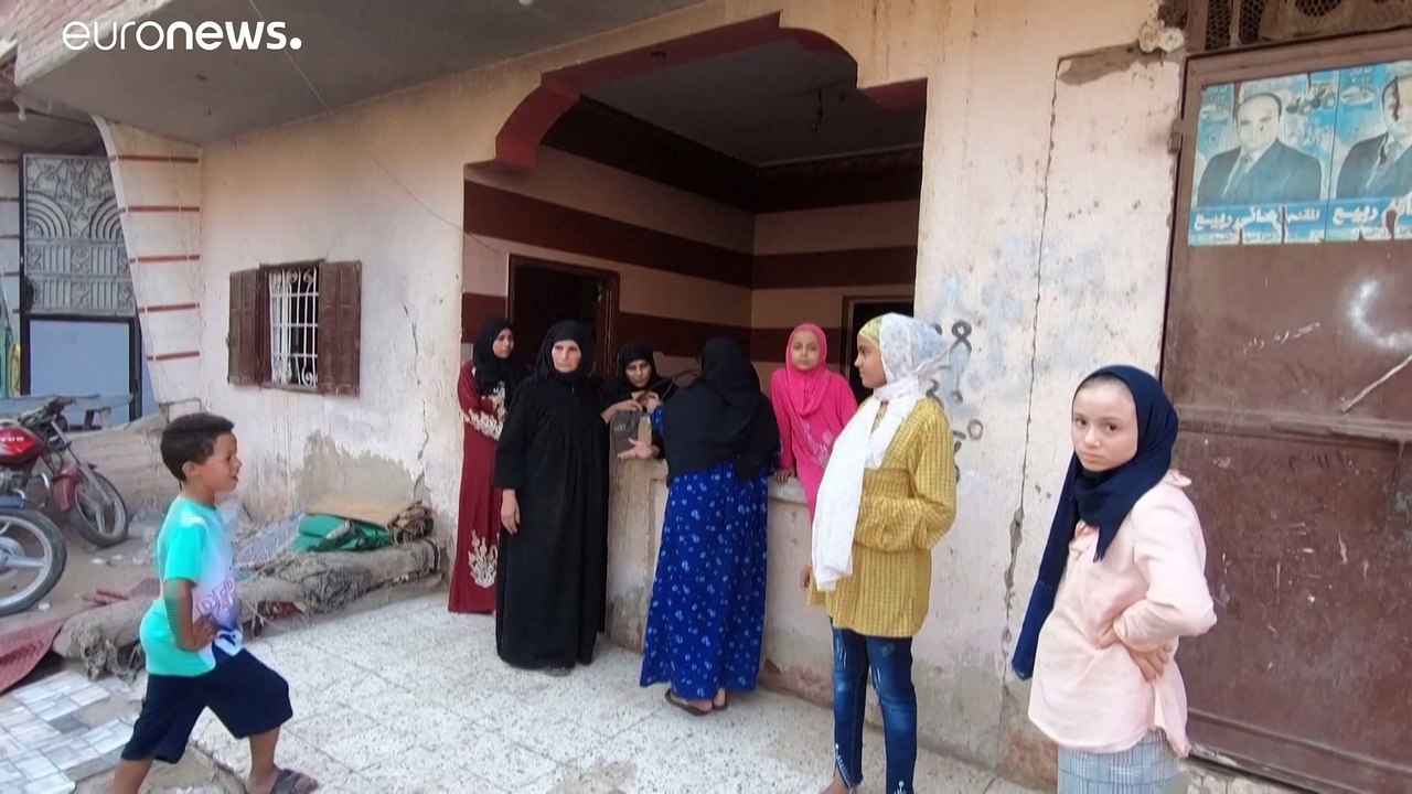 شاهد: حزن يخيم على أهالي قرية مصرية بعد غرق قار...