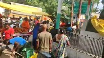 करणी सेना के कार्यकर्ताओं ने थाने के सामने फल विक्रेता को जमकर पीटा