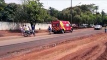Motociclista de 68 anos fica ferido em acidente na Avenida Piquiri