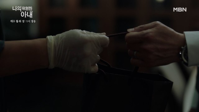 최원영 VS 이준혁, 독이 든 와인병의 정체가 탄로날 위기!? 일촉즉발의 순간!