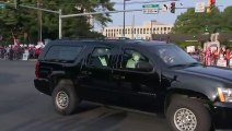 Secret Service agent wears FULL MEDICAL GOWN in Trump driveby