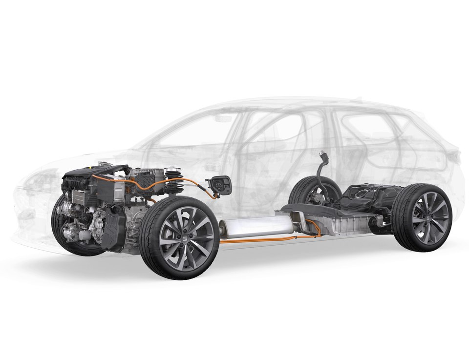 El León híbrido enchufable desde 34 080 euros