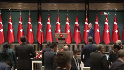 下载视频: Cumhurbaşkanı Recep Tayyip Erdoğan: “Bugün yüz yüze eğitimin kapsamını genişletme kararı aldık. İlkokul birinci sınıfların yanı sıra ikinci, üçüncü ve dördüncü sınıflarda da yüz yüze eğitimi belirlenen kurallar çerçevesinde başlatıyoruz”