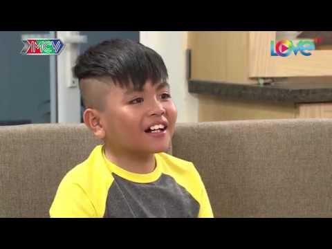 Bé tí đã ra dáng SOÁI CA TƯƠNG LAI: bảo vệ bạn gái chu đáo thế này cơ mà!!!