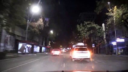 Kırgızistan'da seçim sonuçlarını protesto eden göstericiler Cumhurbaşkanlığı Sarayı ve parlamentoyu işgal etti