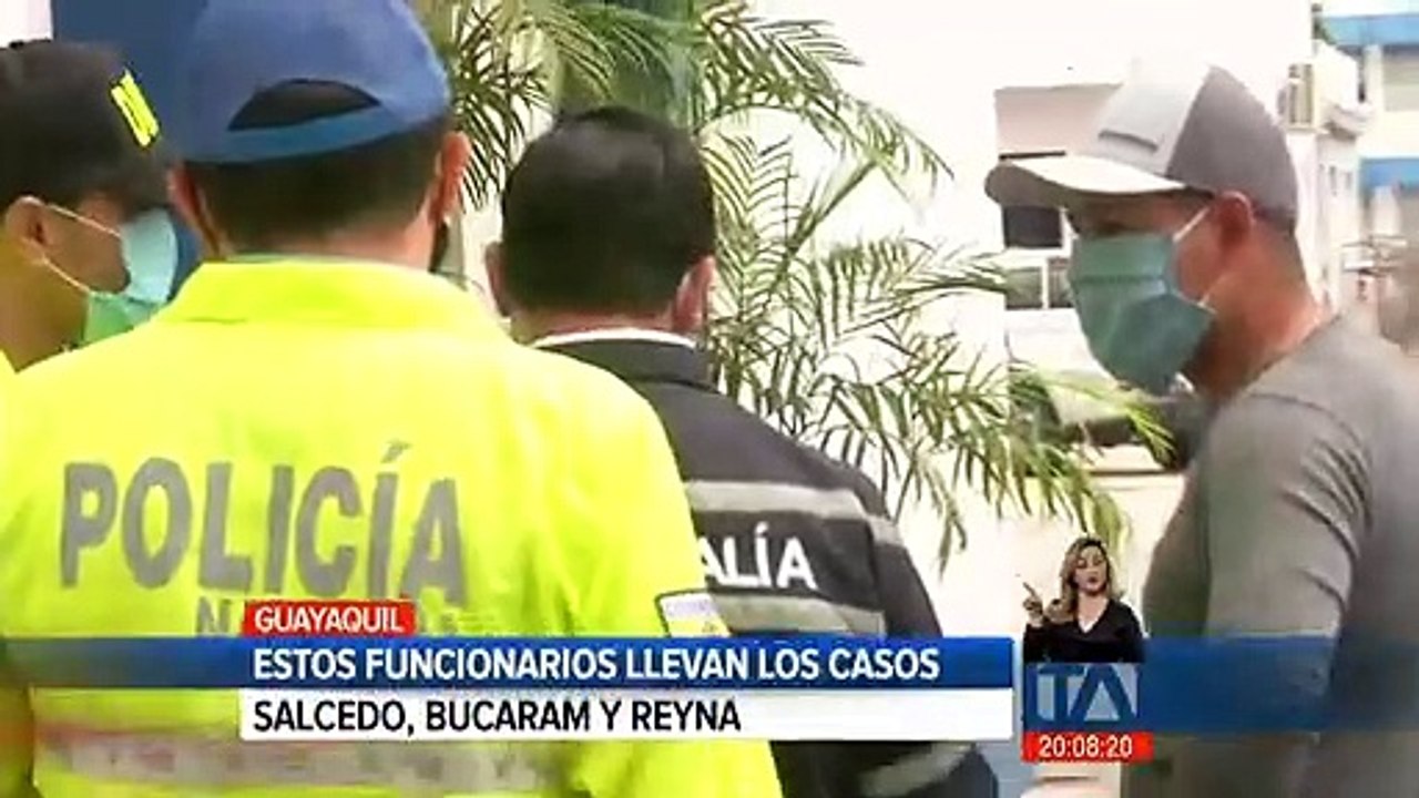 Jueces en casos de corrupción cumplen diligencias en medio de policías