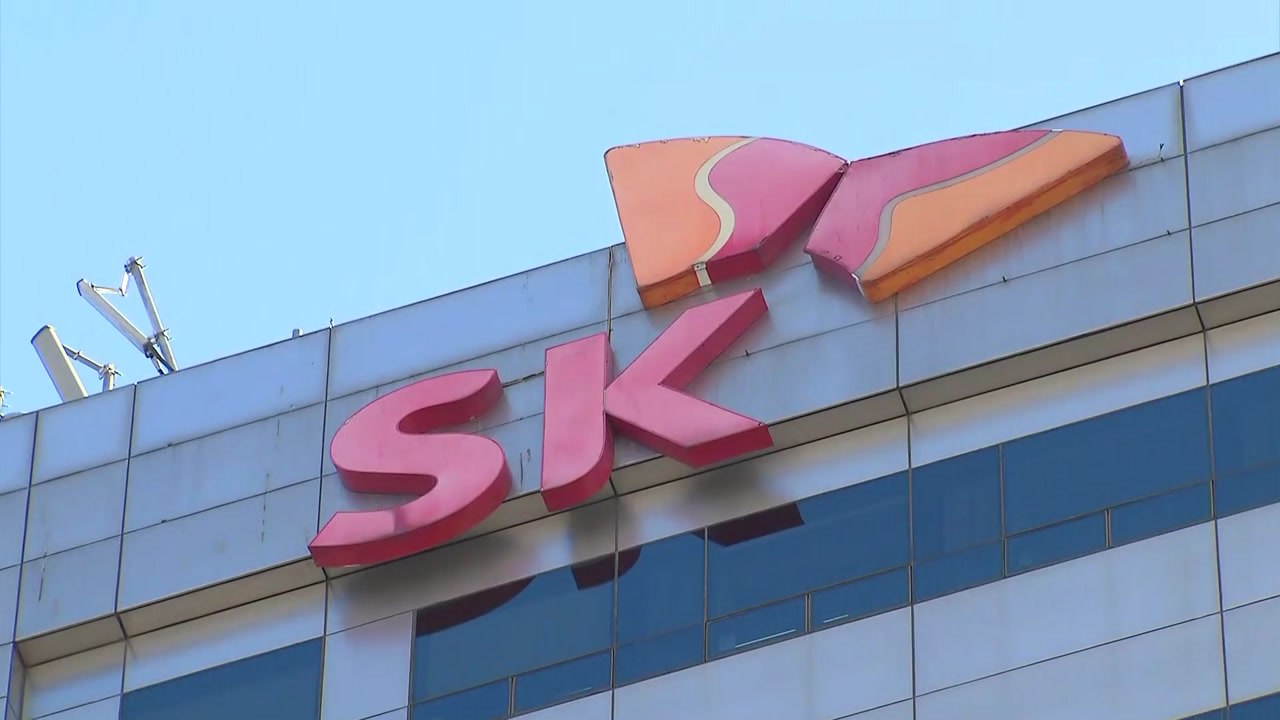 검찰, '비자금 의혹' SK네트웍스 등 10곳 압수수색...최신원 회장 주거지 포함...