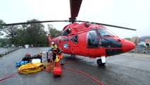 Préparation de l'hélicoptère pour l'installation des pylônes du téléphérique de Namur