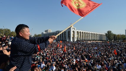 Kyrgyzstan protesters seize gov’t house, free ex-leader Atambayev