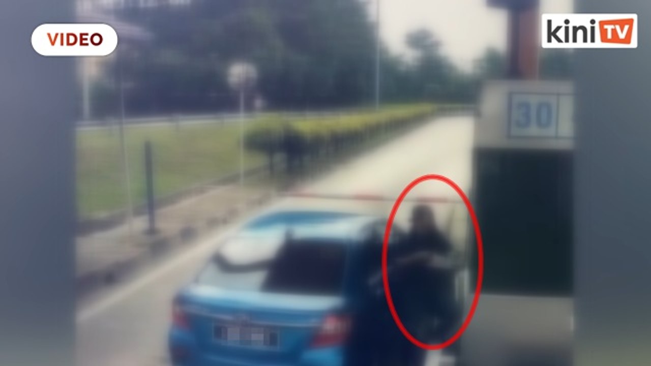 Padah simbah air milo kepada jurutol, lelaki ditahan polis