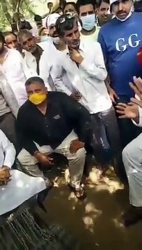 Sachin Pilot का साथ नहीं देने पर Ashok Chandana को युवाओं ने सुना डाली खरी-खरी, देखें VIRAL VIDEO