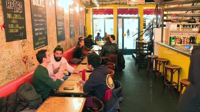 Coronavirus: dernière soirée dans les bars parisiens avant 15 jours de fermeture