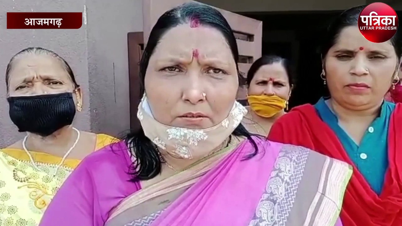 डीएम कार्यालय पर आंगनबाड़ी कार्यकत्रियों ने की जमकर नारेबाजी