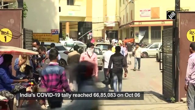 Gradual dip in fresh cases, India reports spike of 61,267 new Covid-19 cases
